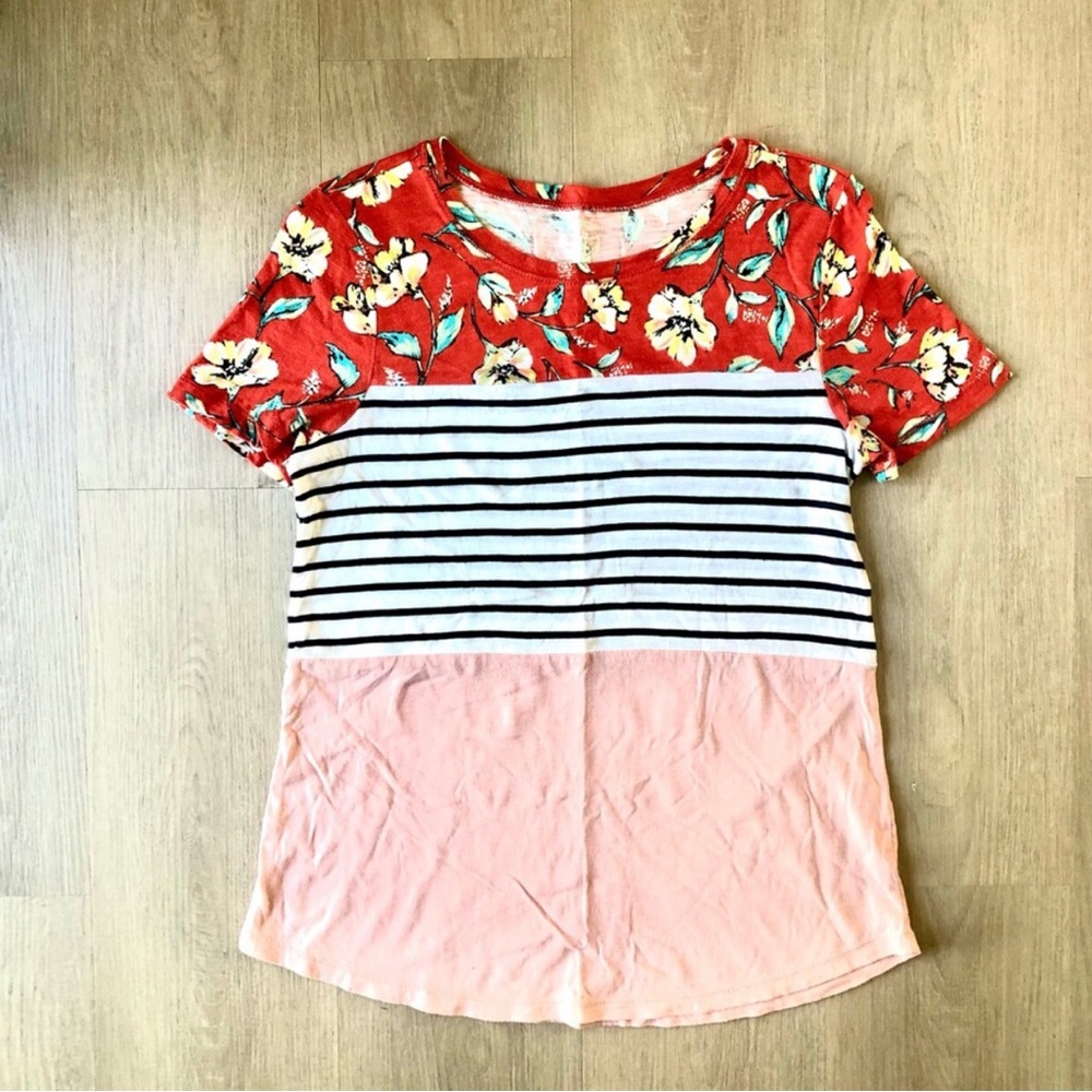 Woman’s Maurices Red and Pink Graphic Tee Relaxed Fit